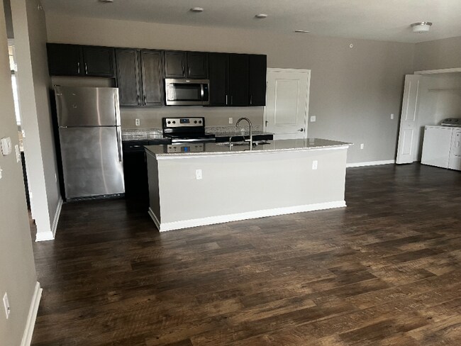 Building Photo - 1375 Park 33 Blvd
