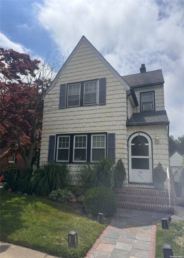 Primary Photo - 225 Willets Ave