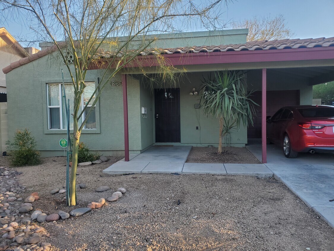 front view - 1229 E McKinley St
