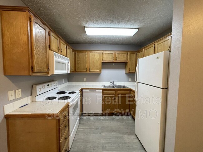 Foto del edificio - 1421 E Central St
