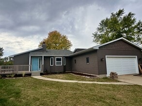 Building Photo - 1019 Primrose Ln