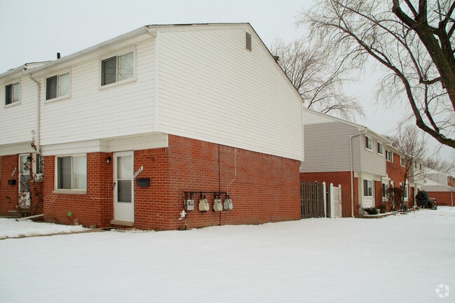 Building Photo - 31888 Williamsburg St