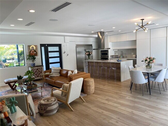 Foto del edificio - 3661 SW 18th Terrace