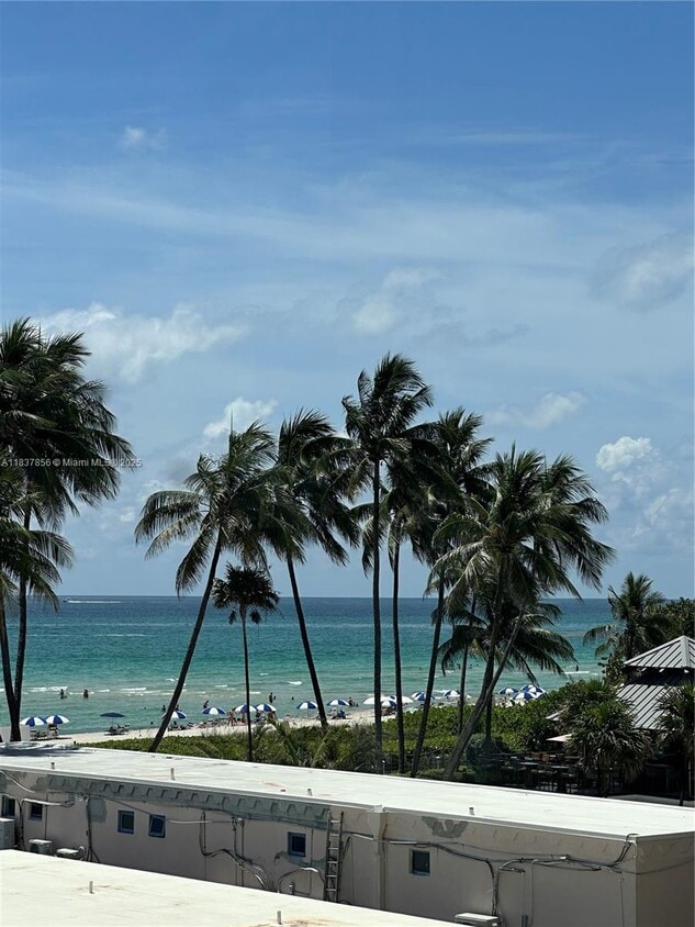Primary Photo - 5255 Collins Ave