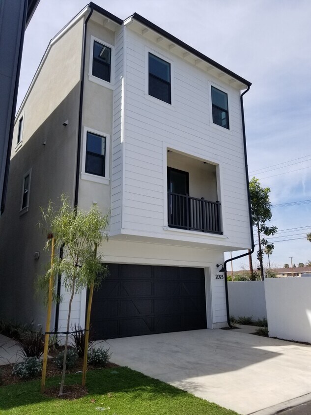 Foto principal - 2093 Caleigh Ln