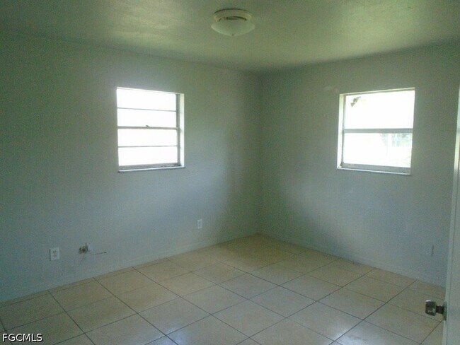 Foto del edificio - 4941 Howard St