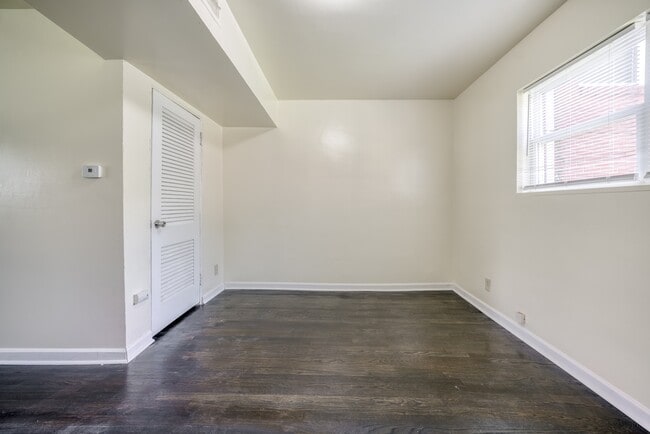 Building Photo - Dream Court Apartments