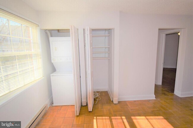 Foto del edificio - 1706 W Abingdon Dr