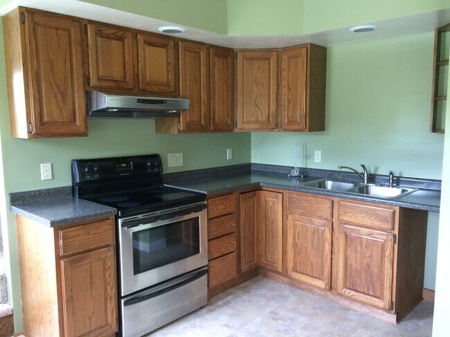 Kitchen - 65 N Wayne Rd