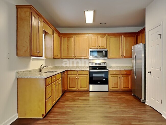 Building Photo - 85 Summer Hill Way