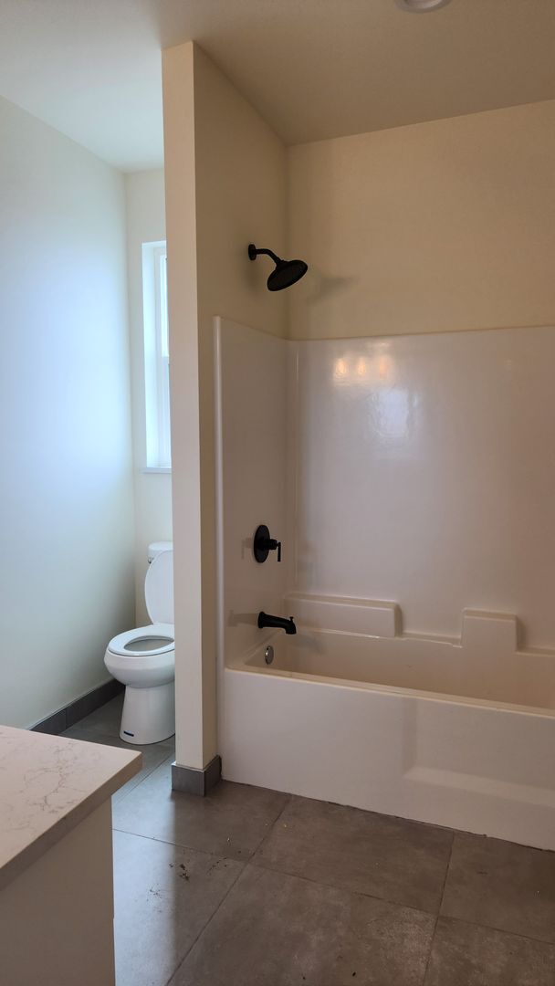 Foto del edificio - 4 bed 2 bath New Build in McConihe area cl...