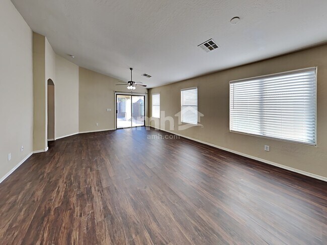 Building Photo - 25780 W Elwood St