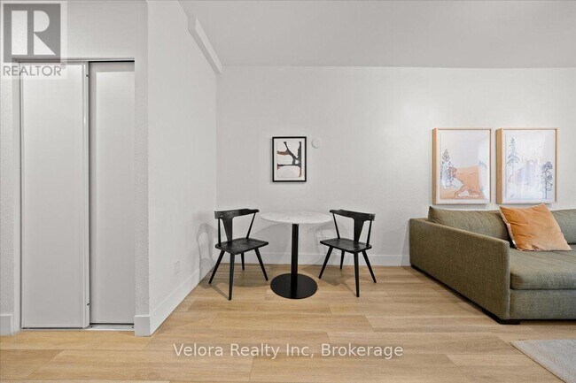 Photo du bâtiment - 161 Laurier Ave W
