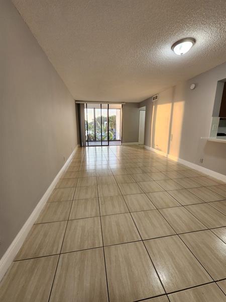 Foto del edificio - 212 Lake Pointe Dr