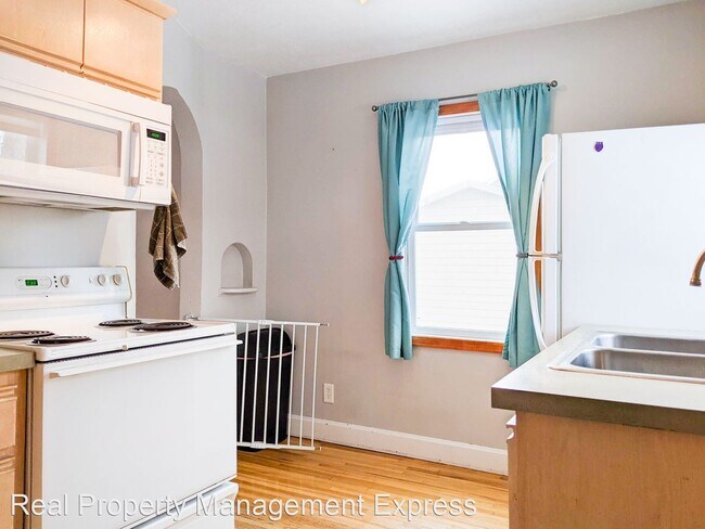 Building Photo - 3 br, 1 bath House - 2007 S Spring Ave