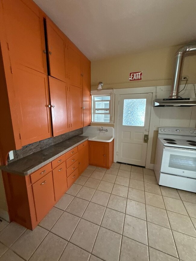 Foto del edificio - Charming Craftsman-Style 3-bedroom 1 bath ...