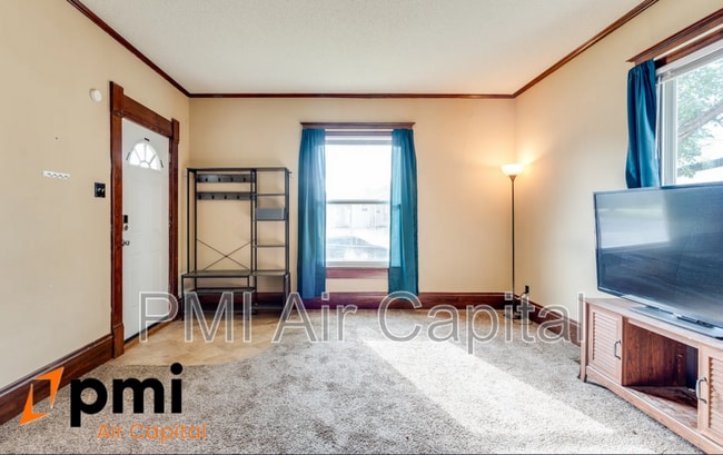 Building Photo - 520 Old Main St