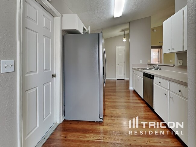 Foto del edificio - 7833 Manor Dr