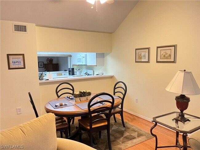Foto del edificio - 6371 Pelican Bay Blvd