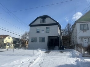 Building Photo - 301 Maple St