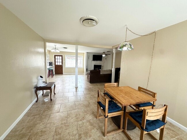Foto del edificio - 3 Bed 1.5 Bath Ready to Rent!