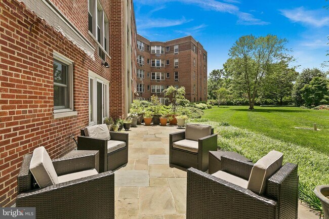 Foto del edificio - 2500 Q St NW