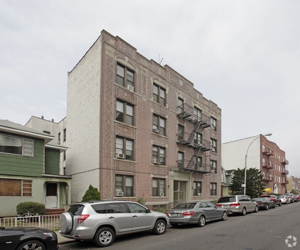 Building Photo - 1432 W 5th St
