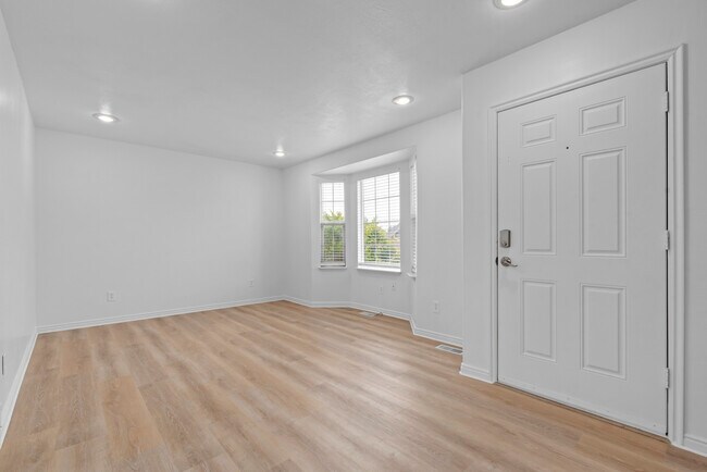 Family Room/Entry - 211 W 1160 N