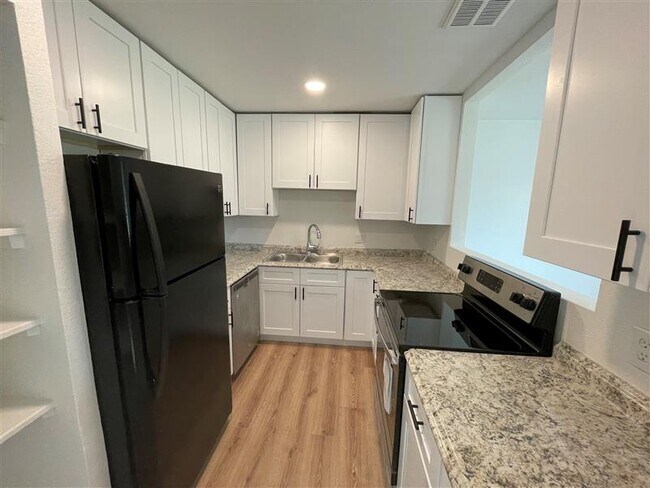 Foto del edificio - 2411 W Hazelwood St