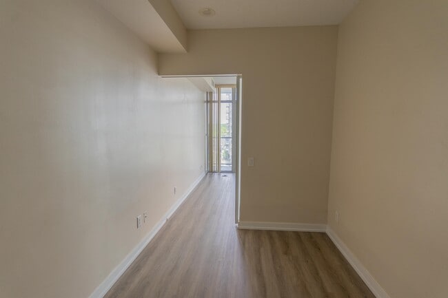 Building Photo - 105-105 The Queensway