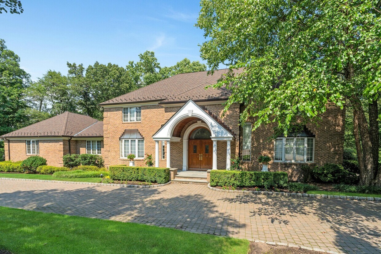 Foto principal - 787 Peach Tree Ln