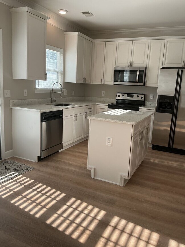 Foto del edificio - Beautiful 3 Bedroom, 2.5 Bath Townhouse in...