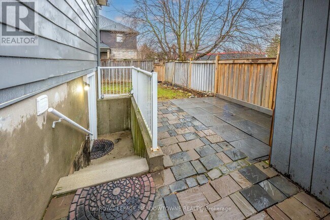 Photo du bâtiment - 545 Hill St E