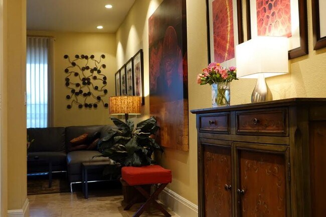 Building Photo - 270 E Flamingo Rd