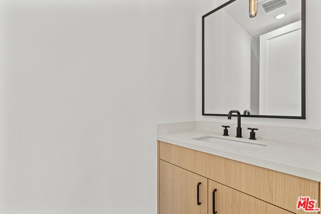 Building Photo - 5839 Kester Ave