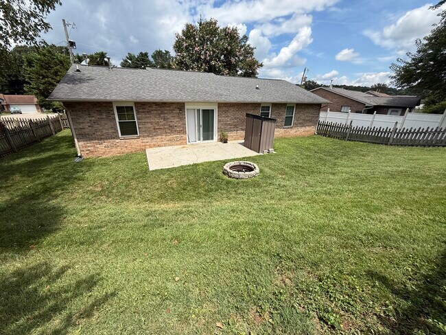 Foto del edificio - 4512 Hooks Ln