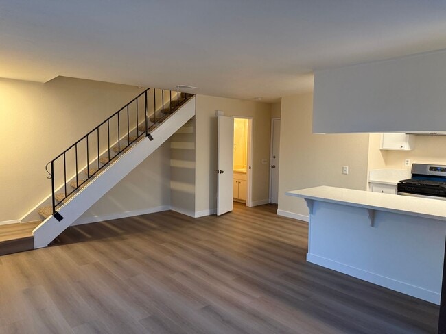 Foto del edificio - 8266-8266 Linden Rd