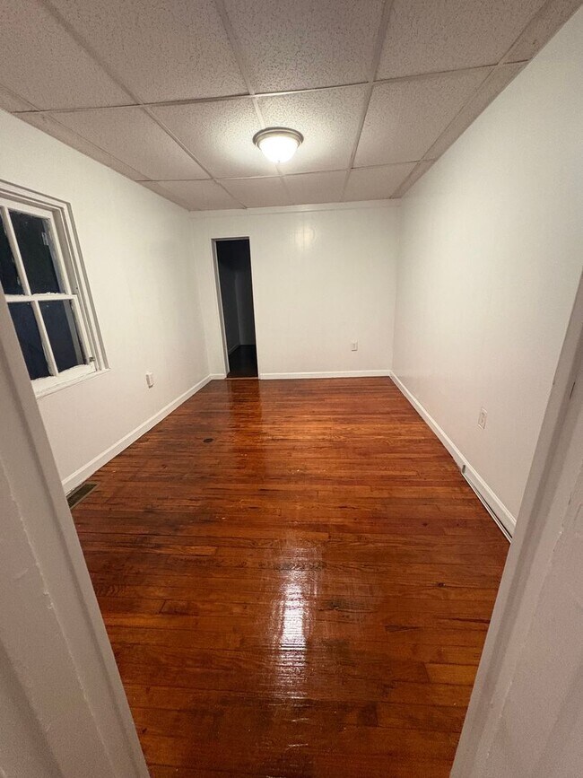 Foto del edificio - 1st Floor 1 Bedroom Apartment, Parking, Yard-York City SD