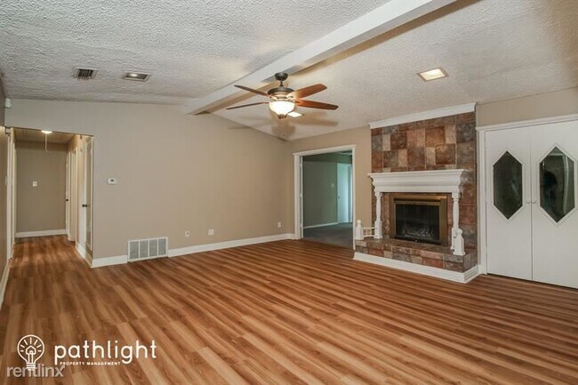 Building Photo - 3 br, 2.5 bath House - 1322 East Spring Va...