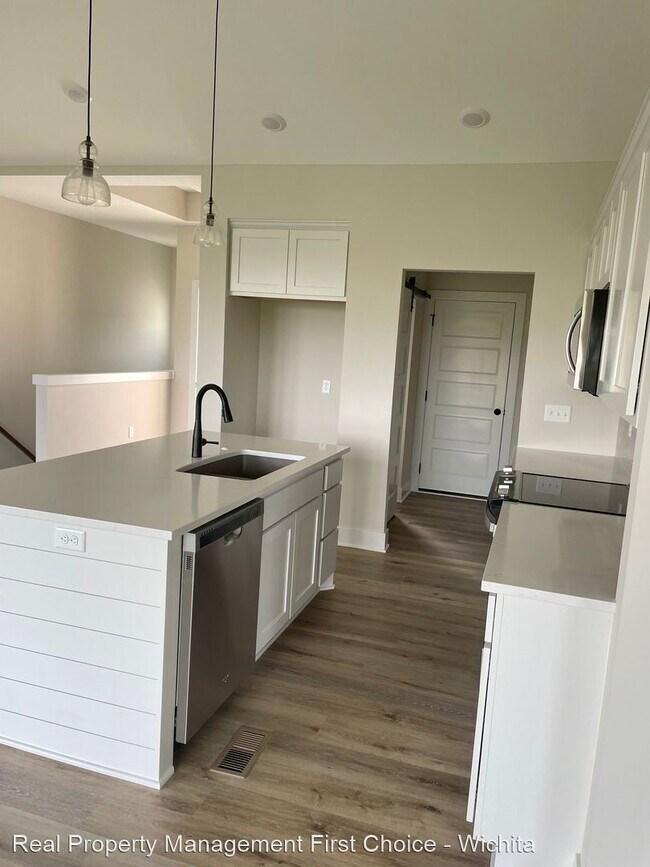 Building Photo - 5 br, 3 bath House - 2532 S. Spring Hollow...