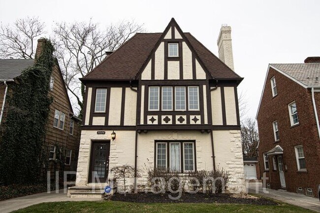 Building Photo - Shaker Heights Charm in this 4BR 2BA Tudor...