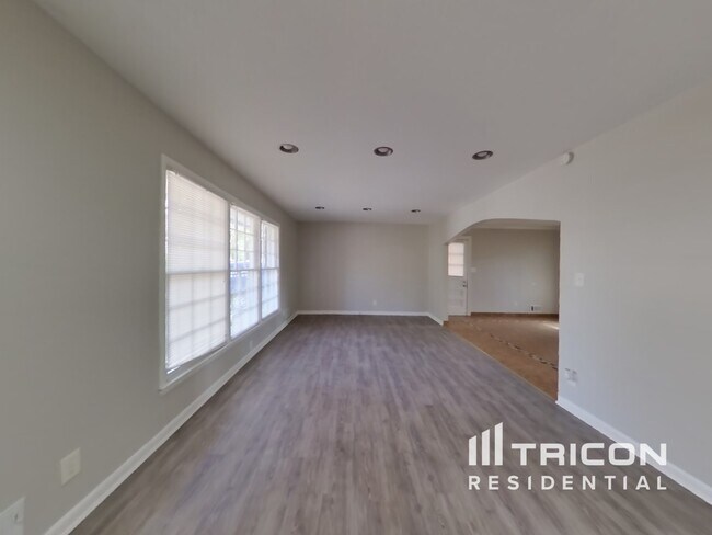 Building Photo - 2878 Blossom Lane East Point GA