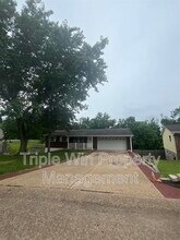 Building Photo - 1014 Sunridge Trail W