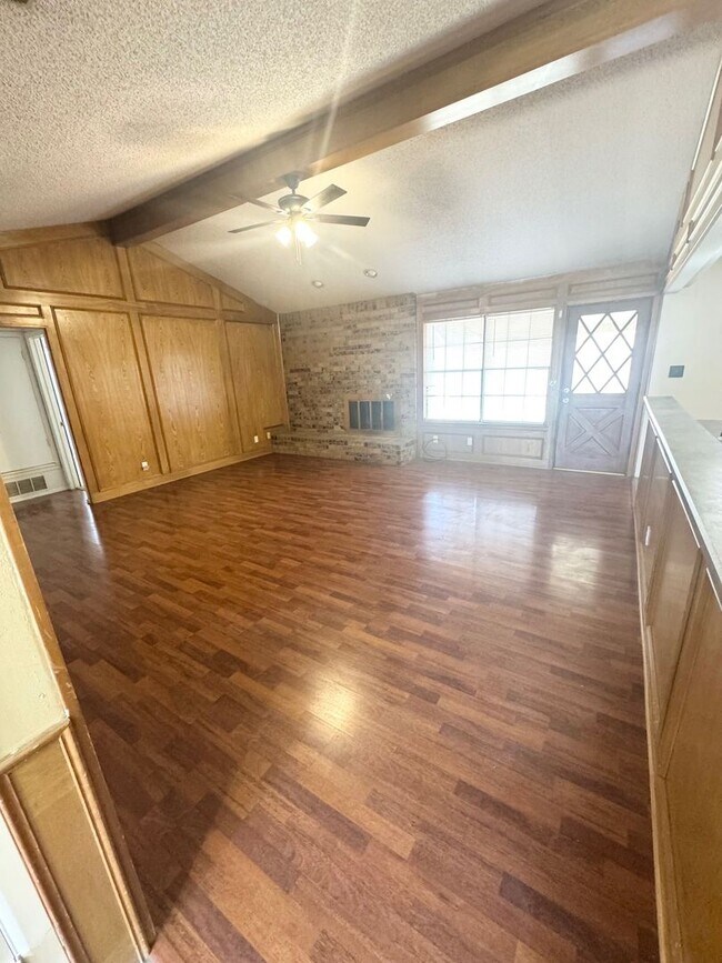 Foto del edificio - 3 Bed 2 Bath Ready To Rent ASAP!