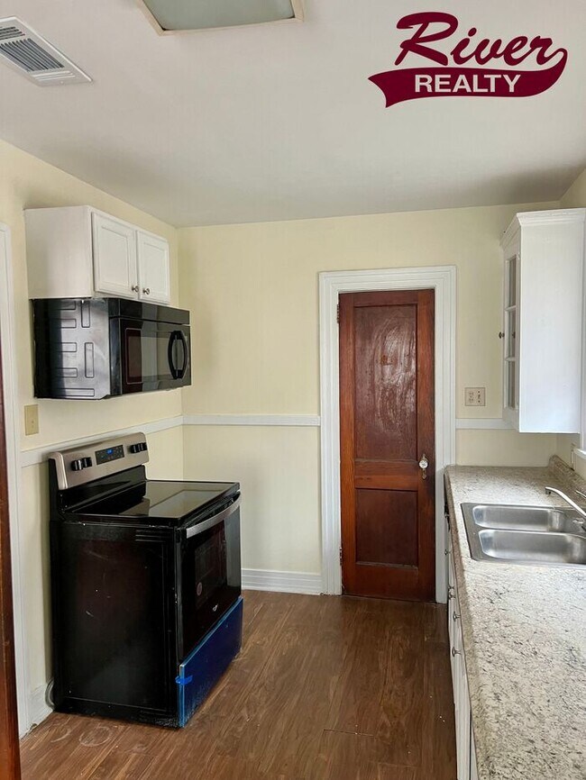 Foto del edificio - Charming 2-Bedroom Brick Home off Wrightsboro Rd!