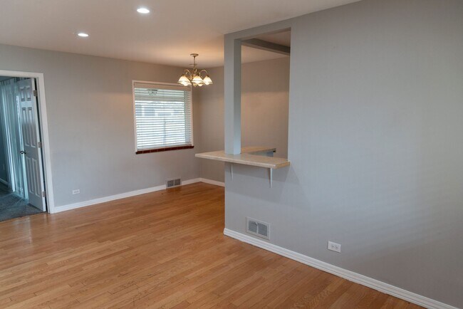 Building Photo - 3 Bed 2 Bath Home For Rent across from Slo...