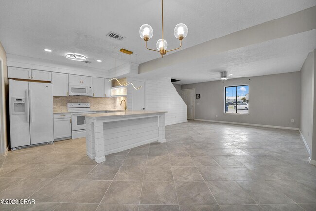 Building Photo - 1212 Stephen Dr