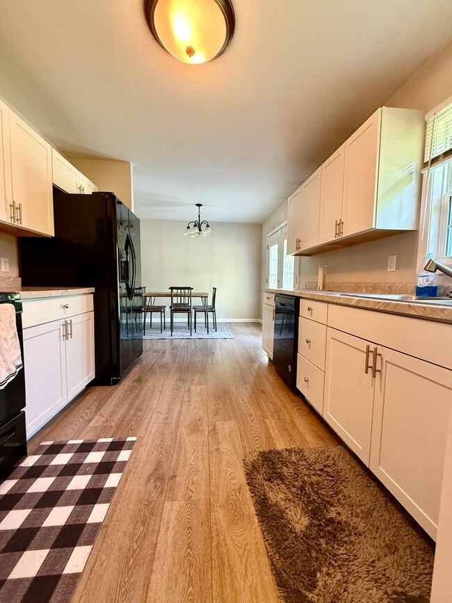 Building Photo - 3 Bedroom Available in Ellettsville NOW! $...