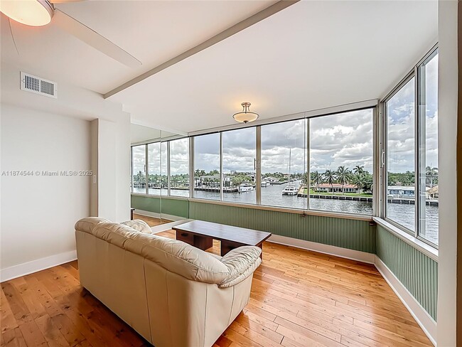 Building Photo - 401 N Riverside Dr