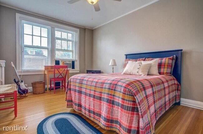 Building Photo - 1 br, 1 bath  - 1412 Willow Ave Apt 42